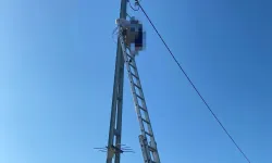 Tamir etmek için çıktığı elektrik direğinde akıma kapılan işçi öldü