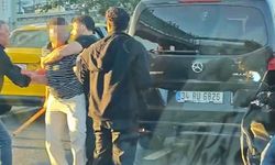 Trafik kazası sonrası ortalık bir anda karıştı! Yumruk ve sopalar havada uçuştu