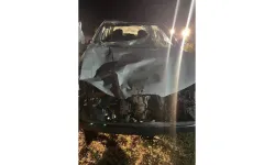 Yol kenarında yürüyen 3 gence otomobil çarptı: 1 kişi öldü