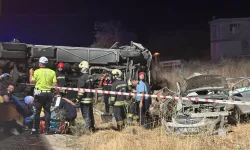 Yolcu minibüsü ile otomobil çarpıştı: Çok sayıda ölü ve yaralı var!