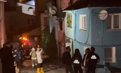 Alev alev yanan 2 katlı binada yalnız yaşayan vatandaş hayatını kaybetti