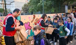 Bornova'da öğrencilerin beslenme çantaları belediyeden