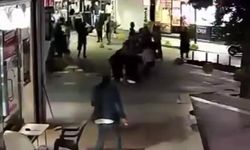 D*hşet anları: Anne ve kızı kalabalık grubun saldırısına uğradı