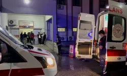 Elektrik işçilerine araç çarptı: 1'i ağır 2 yaralı