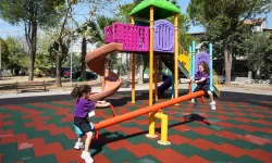 Gaziemir’in parklarında bakım ve yenileme çalışması