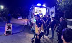 İki aracın karıştığı kazada çok sayıda kişi yaralandı