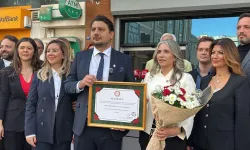 İzmir Barosu'nun yeni başkanı mazbatasını aldı