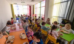 İzmir'de çocukların üç öğün yemeği belediyeden