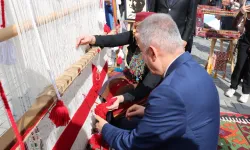 İzmir'de Cumhuriyet coşkusu: İlk ilmek Vali Elban'dan