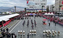 İzmir’de Cumhuriyet’in 103’üncü yılı coşkuyla kutlandı