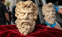 İzmir'de 2 bin yıllık Zeus heykel başı ele geçirildi