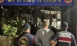 İzmir'de cinayet hükümlüsü gizli bölmede yakalandı: 33 suç kaydı çıktı
