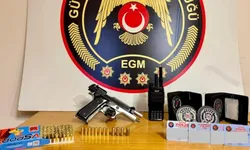 İzmir'de polis amblemiyle silah paylaşan şüpheli yakalandı