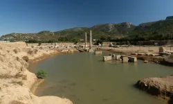 İzmir'deki Klaros Kutsal Alanı'nda Roma dönemine ait yapılar araştırılıyor