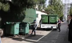 Karabağlar'da eski konteynerler yenileriyle değişiyor
