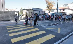 Konak'ta velilerin talebi karşılık buldu: Okul yolu yenilendi