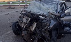 Korkunç kaza! Minibüs ile otomobil çarpıştı, 1’i ağır 3 yaralı