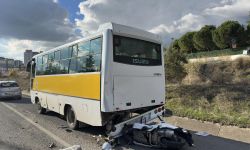 Motosiklet özel halk otobüsüne çarptı: 1 ölü, 1 ağır yaralı