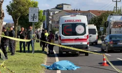 Motosiklet yayaya çarptı: 1 ölü, 1 ağır yaralı
