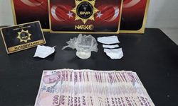 Narkotik operasyonu: Binlerce lira ve metamfetamin ele geçirildi