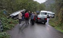 Öğrenci servisi ile otomobil çarpıştı: Yaralı öğrenciler hastaneye kaldırıldı