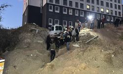 Öğrenci yurdu inşaatında göçük: Toprak altında kalan 2 işçi kurtarıldı