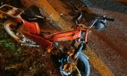 Otomobil ile kafa kafaya çarpışan motosiklet sürücüsü olay yerinde öldü