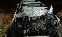 Otomobil, karşı şeritten gelen diğer otomobil ile çarpıştı: 22 yaşındaki sürücü öldü