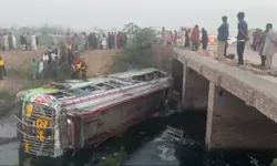 Pakistan’da yolcu otobüsü şarampole yuvarlandı: Çok sayıda ölü ve yaralı var!