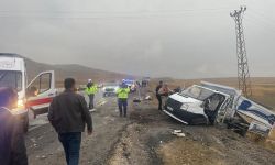 Üç araç birbirine girdi: 3'ü ağır 10 yaralı!