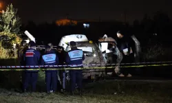 Yol kenarında alev alev yanan otomobilde erkek cesedi bulundu!