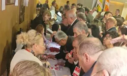 YENİ Parti İzmir Kongresi’nde hazirun listesi ve delege kartları tartışması