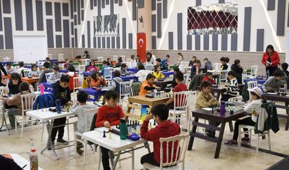 Kuşadası'nda satranç rüzgarı esti