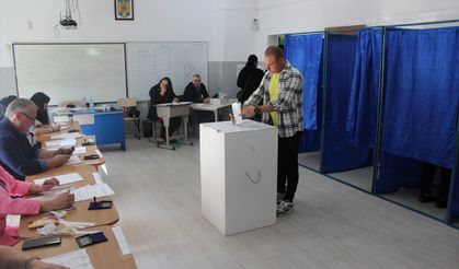 Romanya yeni cumhurbaşkanını seçiyor
