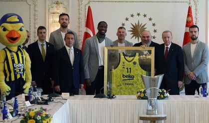 Cumhurbaşkanı Erdoğan’dan Fenerbahçe Beko’ya tebrik: EuroLeague zaferi Köşk'te kutlandı