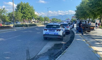 Feci kaza: Motosiklet babaanne ve torununa çarptı...
