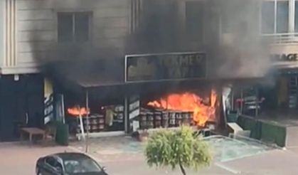 Korkutan yangın: Patlama sesleri mahalleyi ayağa kaldırdı, alevler metrelerce yükseldi!