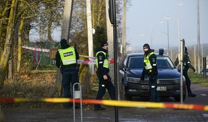 Pilotun kontrolünü kaybettiği uçak ev üzerine düştü: 2 ölü!