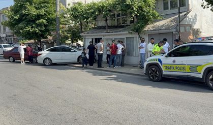 Korkutan kaza: Otomobil evin duvarına çarparak durabildi
