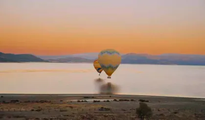 Salda Gölü'nde görsel şölen: Göklerde balonlarla yaz masalı başladı