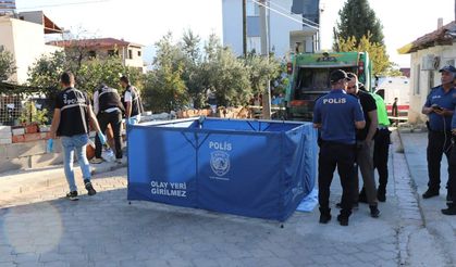 Yaşlı kadın çöp kamyonunun altında alarak hayatını kaybetti