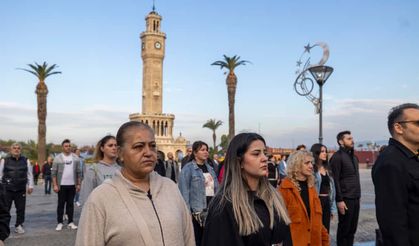 İzmir Ata'sını andı: Saat 9'u 5 geçe hayat durdu!