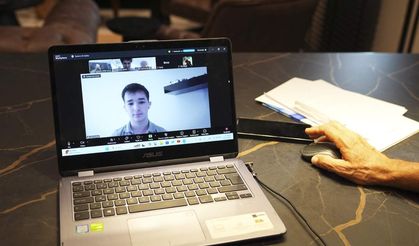 İzmir’de öğretmenlerden üniversite adaylarına gönüllü destek