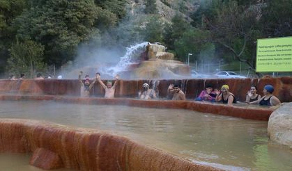 Pamukkale'de termal yoğunluğu başladı