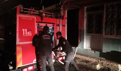 Çatı katındaki kümes alev aldı: 50’den fazla güvercin telef oldu