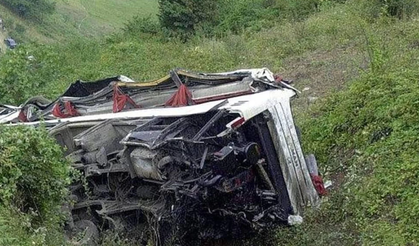 Nepal’de otobüs uçuruma yuvarlandı: 13 ölü, 34 yaralı