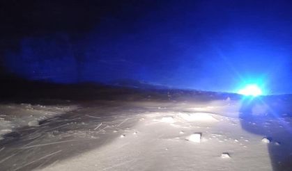 Tünel girişine çığ düştü, karayolu ulaşımı durdu!