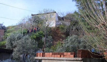Heyelan paniği: 4 ev tahliye edildi, facia kıl payı atlatıldı