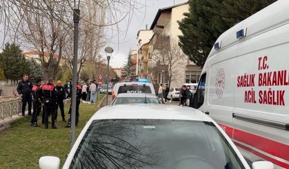 Parkta korkutan olay: 16 yaşındaki genç bıçaklandı!