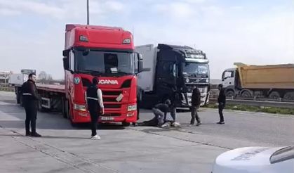 Tır sürücüsü yolda rahatsızlandı, müdahalelere rağmen kurtarılamadı